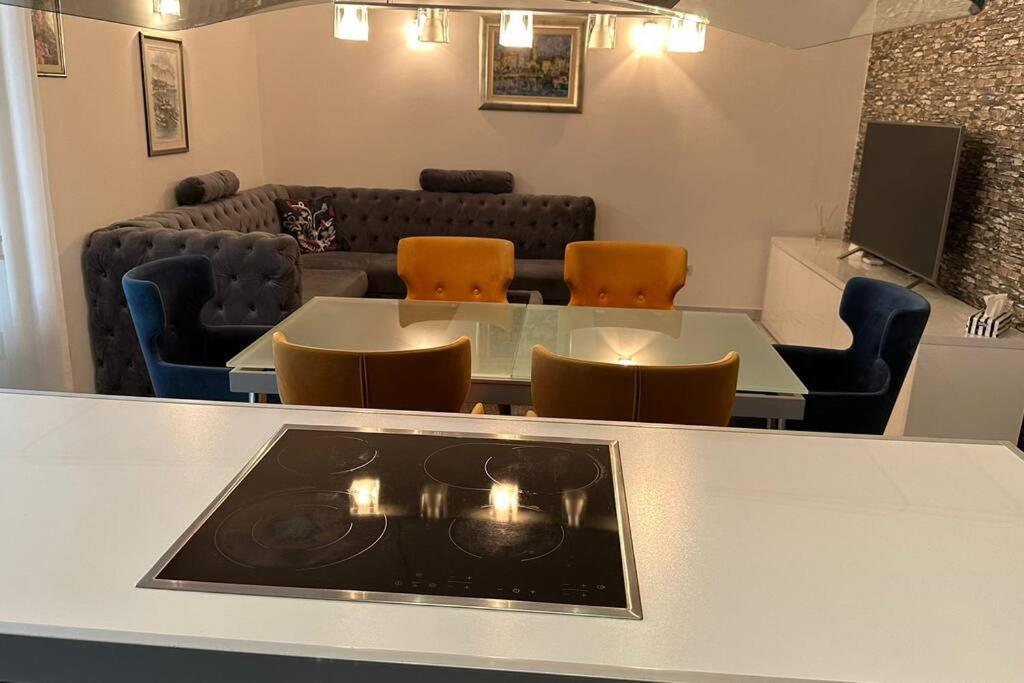 Apartment With Big Terrace Leon Сплит Екстериор снимка