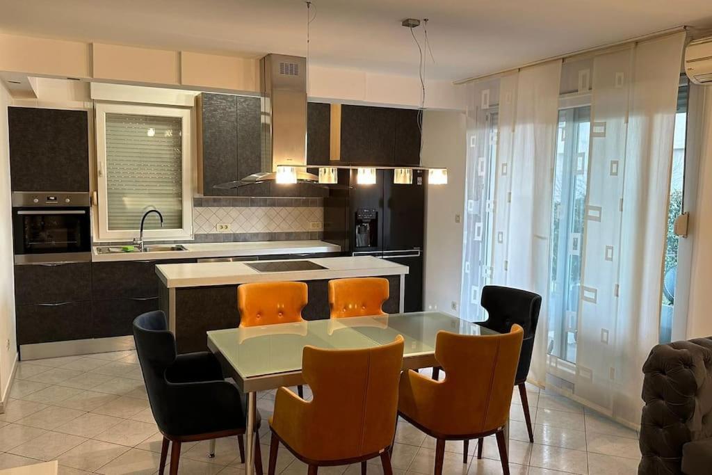 Apartment With Big Terrace Leon Сплит Екстериор снимка