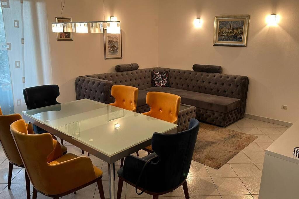 Apartment With Big Terrace Leon Сплит Екстериор снимка